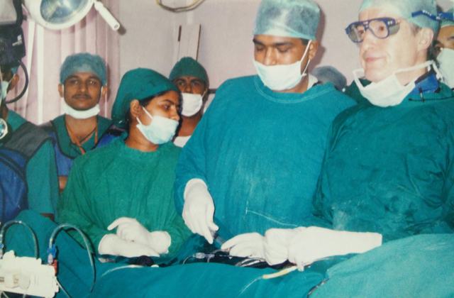 Dr Shantanu Deshpande and international faculty with the cath lab team during a coronary procedure